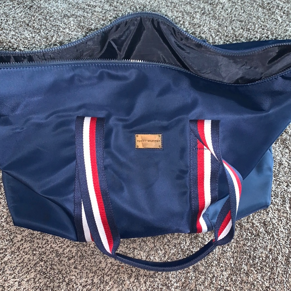 Tommy Hilfiger duffel bag like new